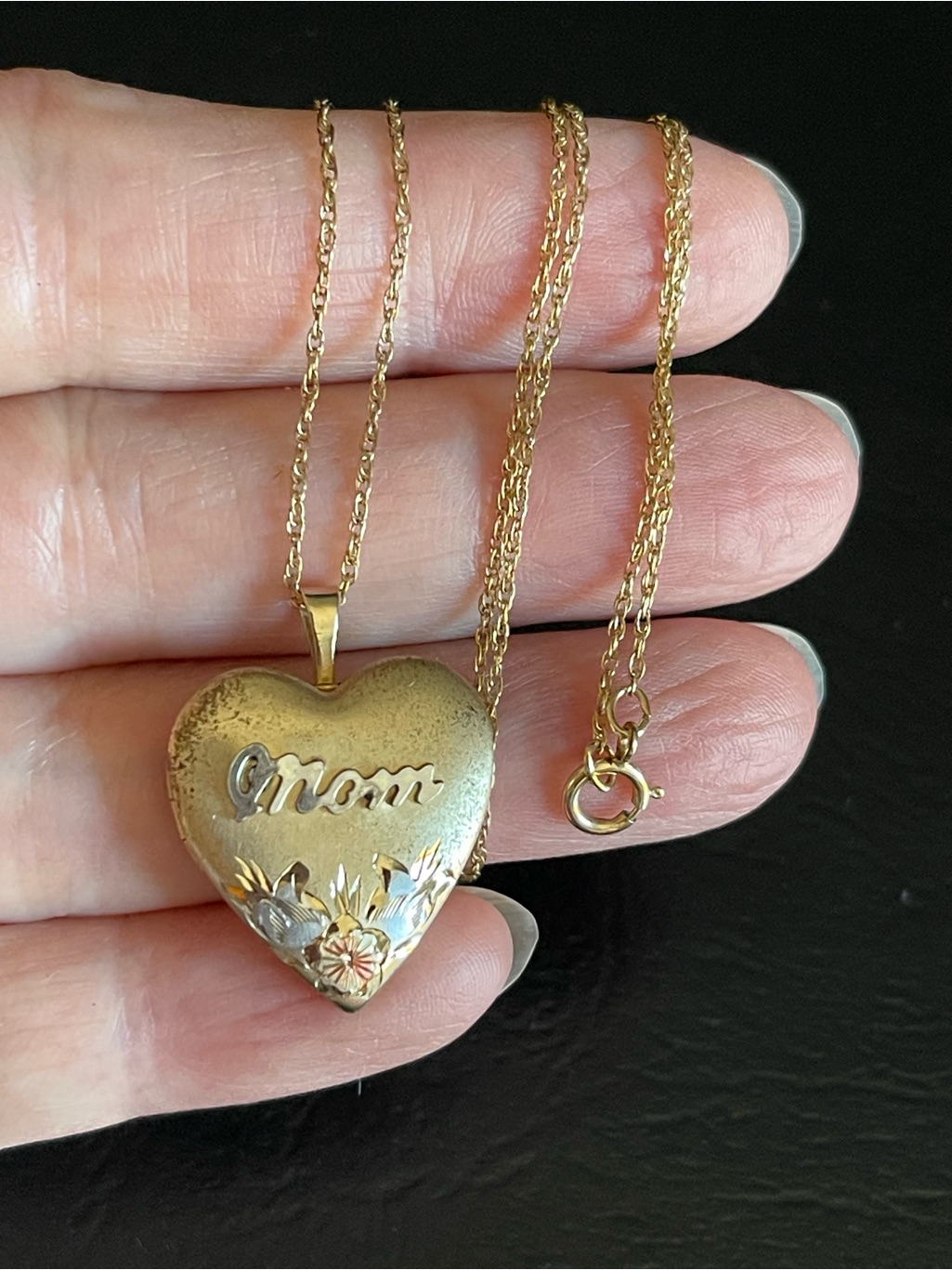 Vintage 14kt Gold Filled Heart Locket Pendant Necklace - Mom Engraving.